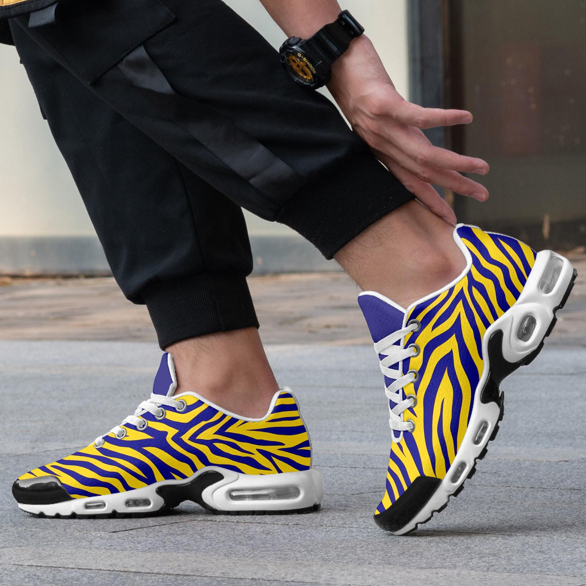 Animal Stripe Men’s Cushioned Lace-Up Sneakers