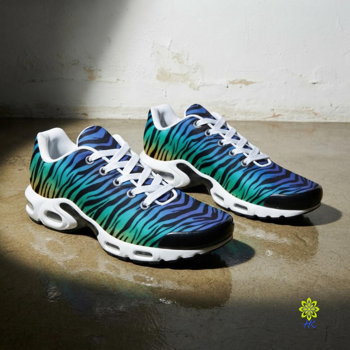 Herrensneaker mit Zebrastreifen und blau-violettem Verlauf