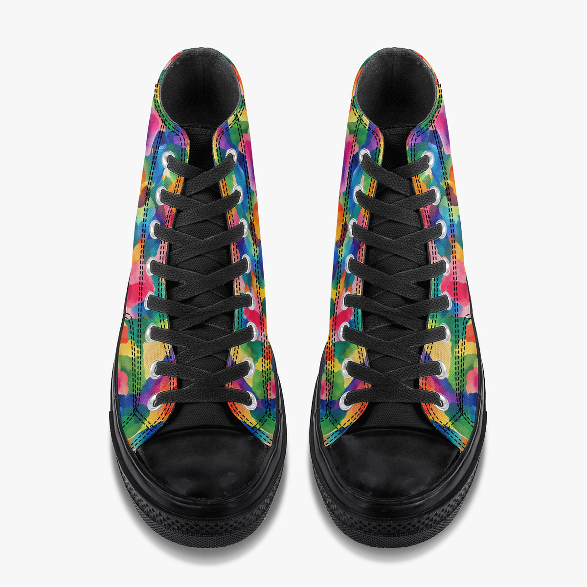 Vue de dessus des baskets montantes en toile sur fond blanc