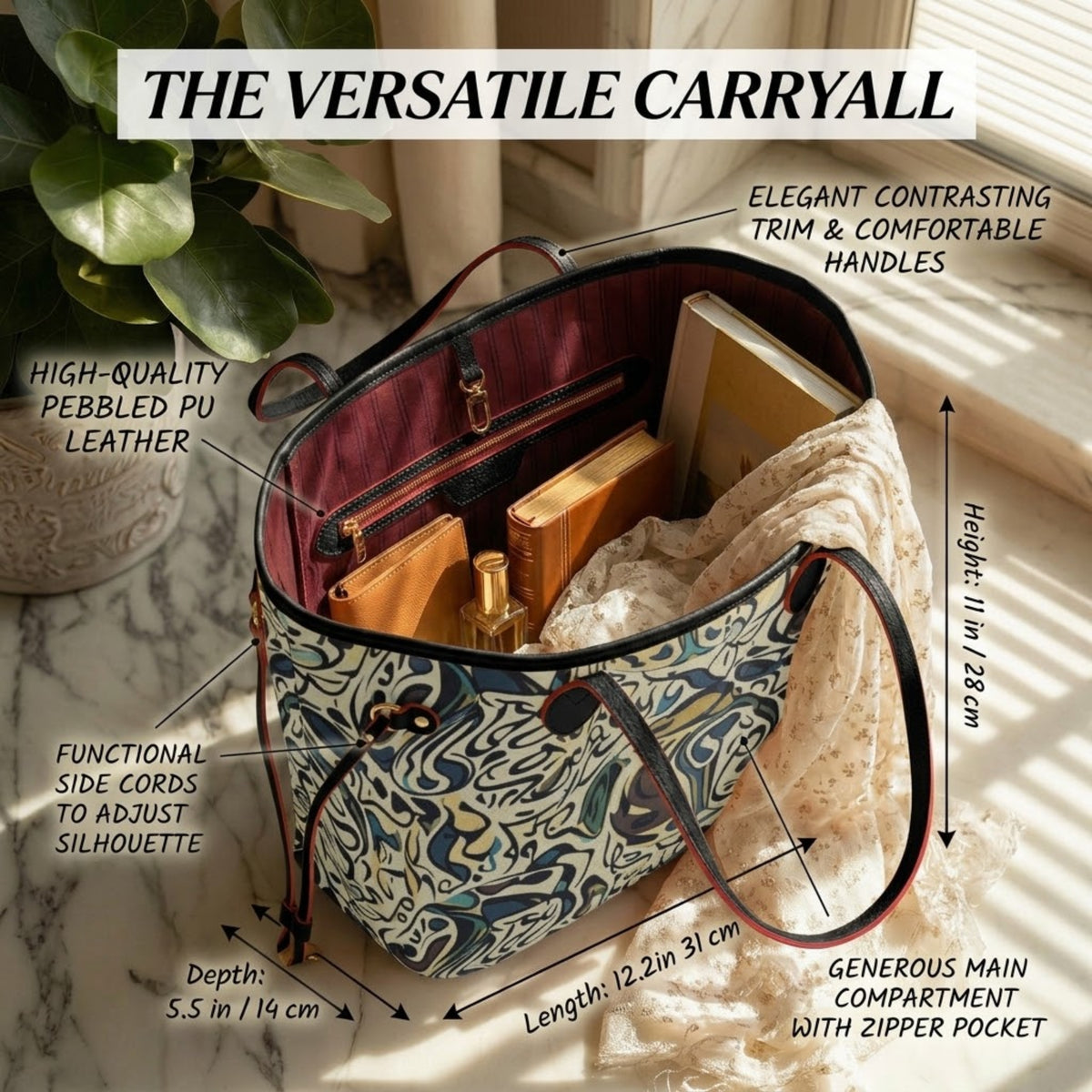 Interieur van faux leather shopper met ritszak, boeken, parfumfles en sjaal