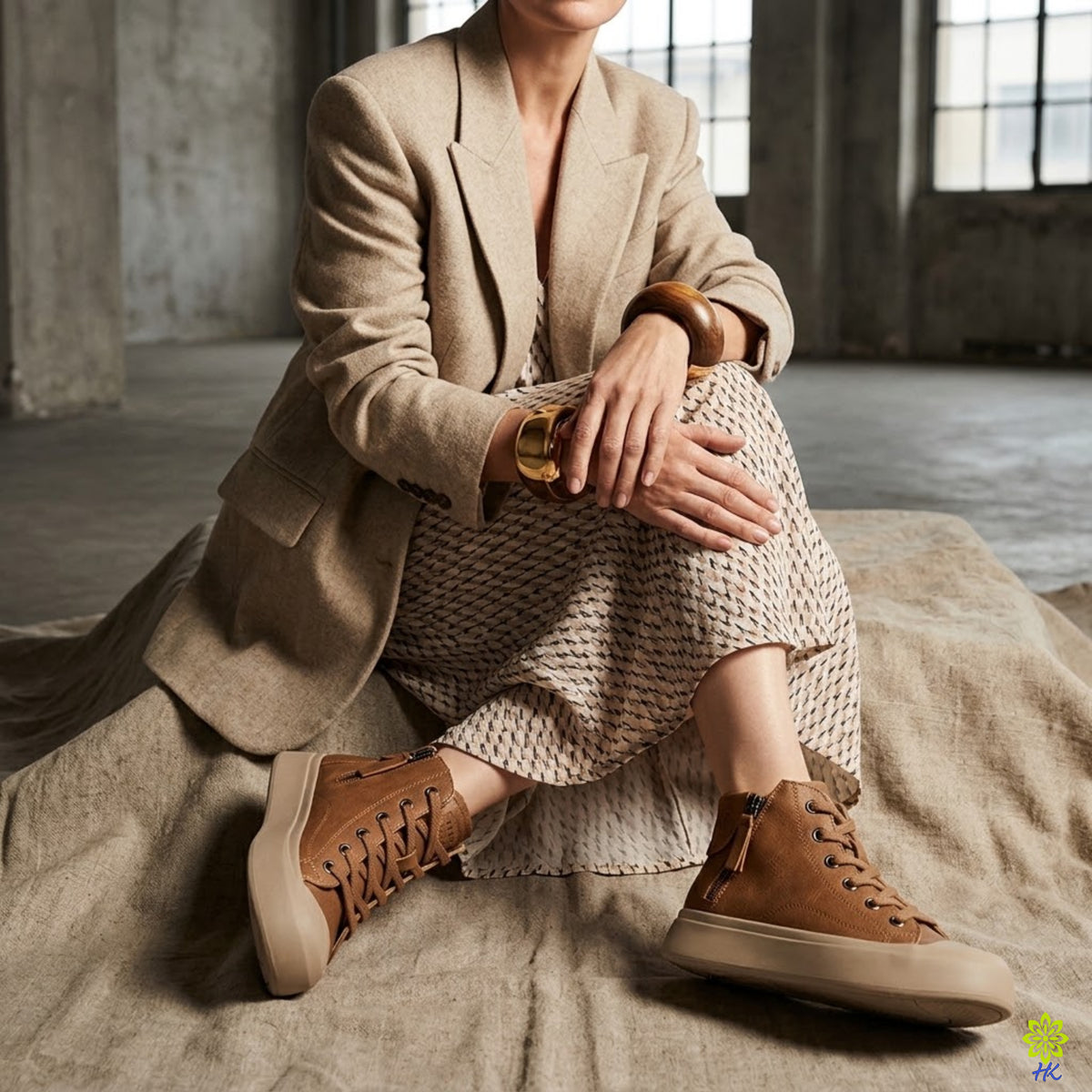 Braune Leder-High-Top-Sneaker mit Seitenreißverschluss