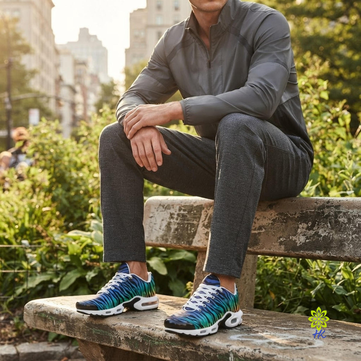 Herrensneaker mit Zebrastreifen und blau-violettem Verlauf