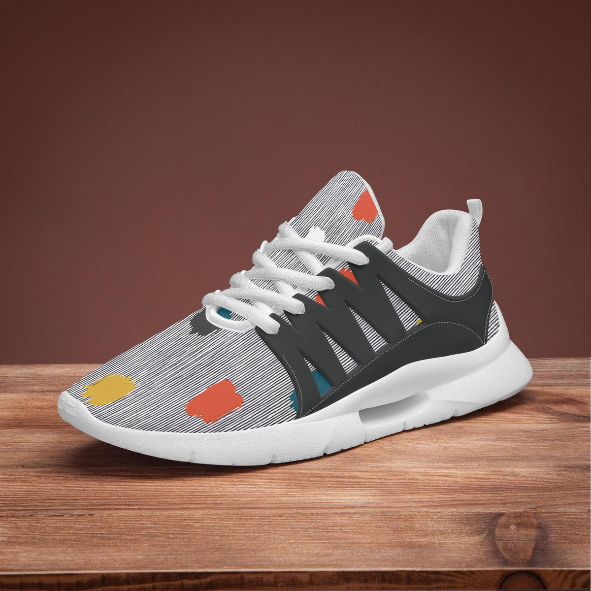 Sneakers unisex grigie a righe gessate nella scatola, viste esterne del piede destro e sinistro