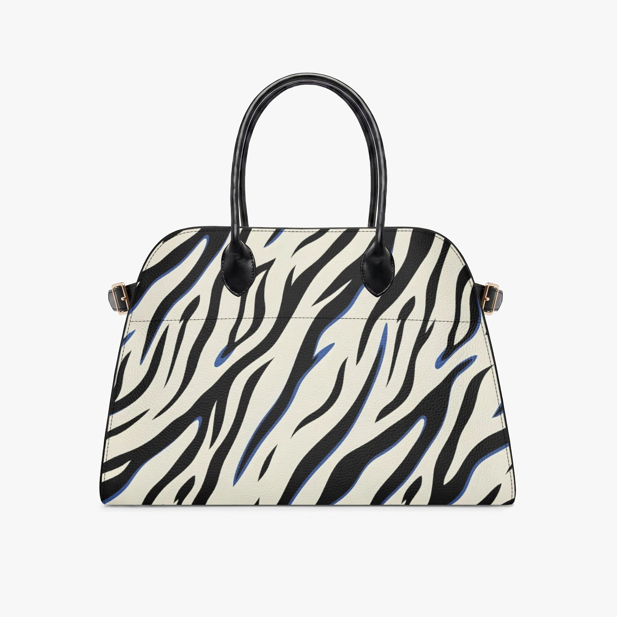 Seitliche Dreiviertelansicht einer Zebra-Print Handtasche auf weißem Hintergrund